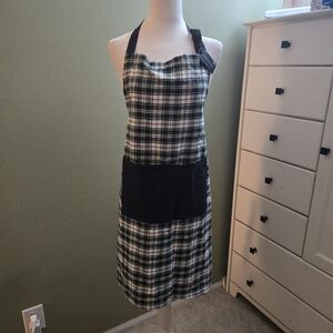 NWT Hobby Lobby Blue, White, & Green Plaid Apron